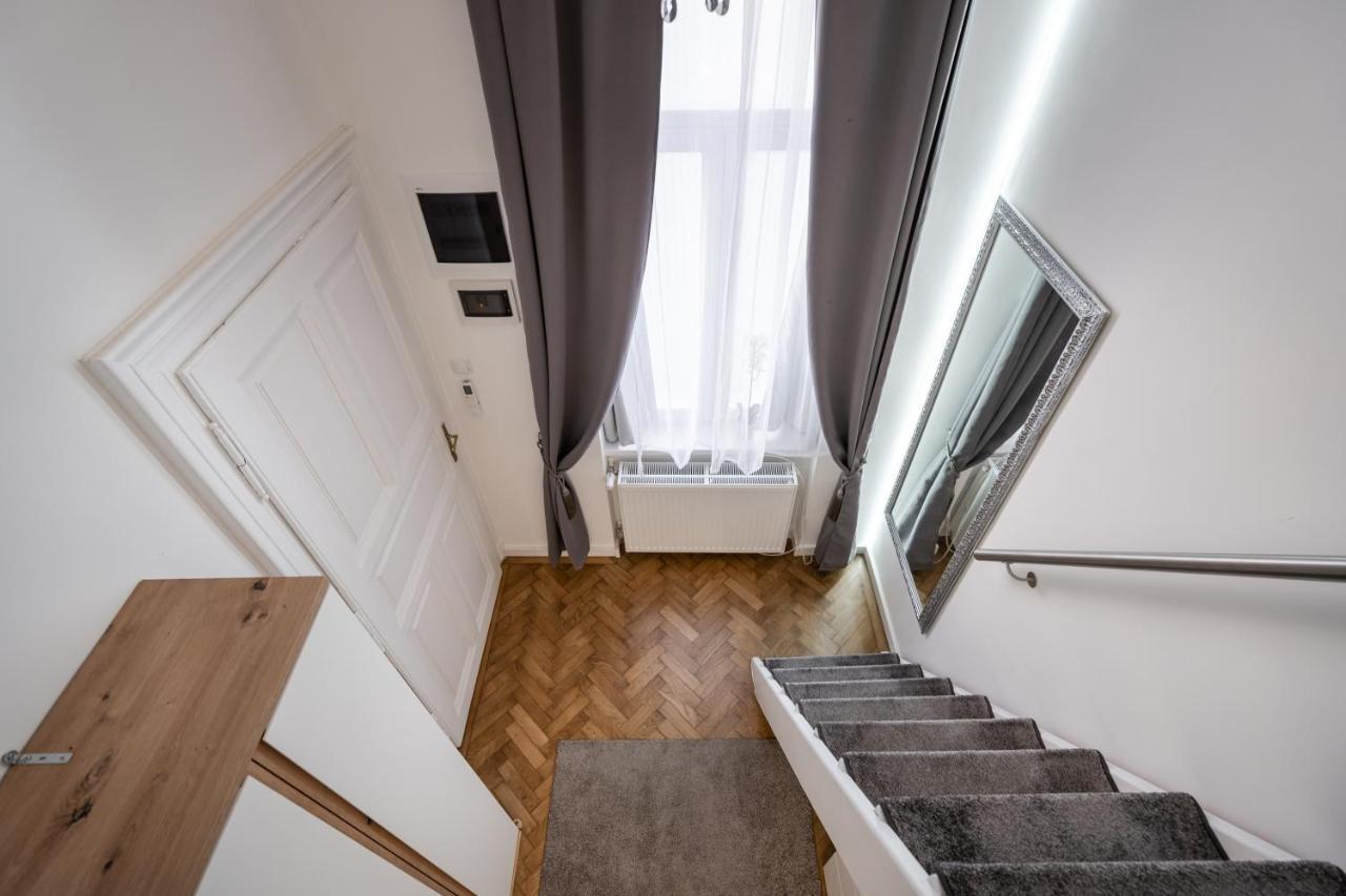 Galaxy Cube Apartment Budapest Luaran gambar
