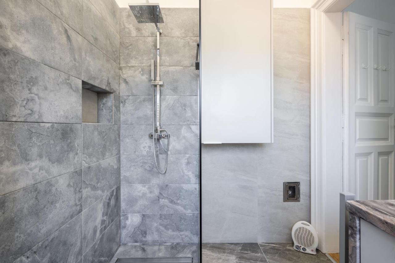 Galaxy Cube Apartment Budapest Luaran gambar