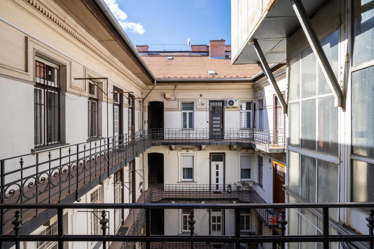 Galaxy Cube Apartment Budapest Luaran gambar