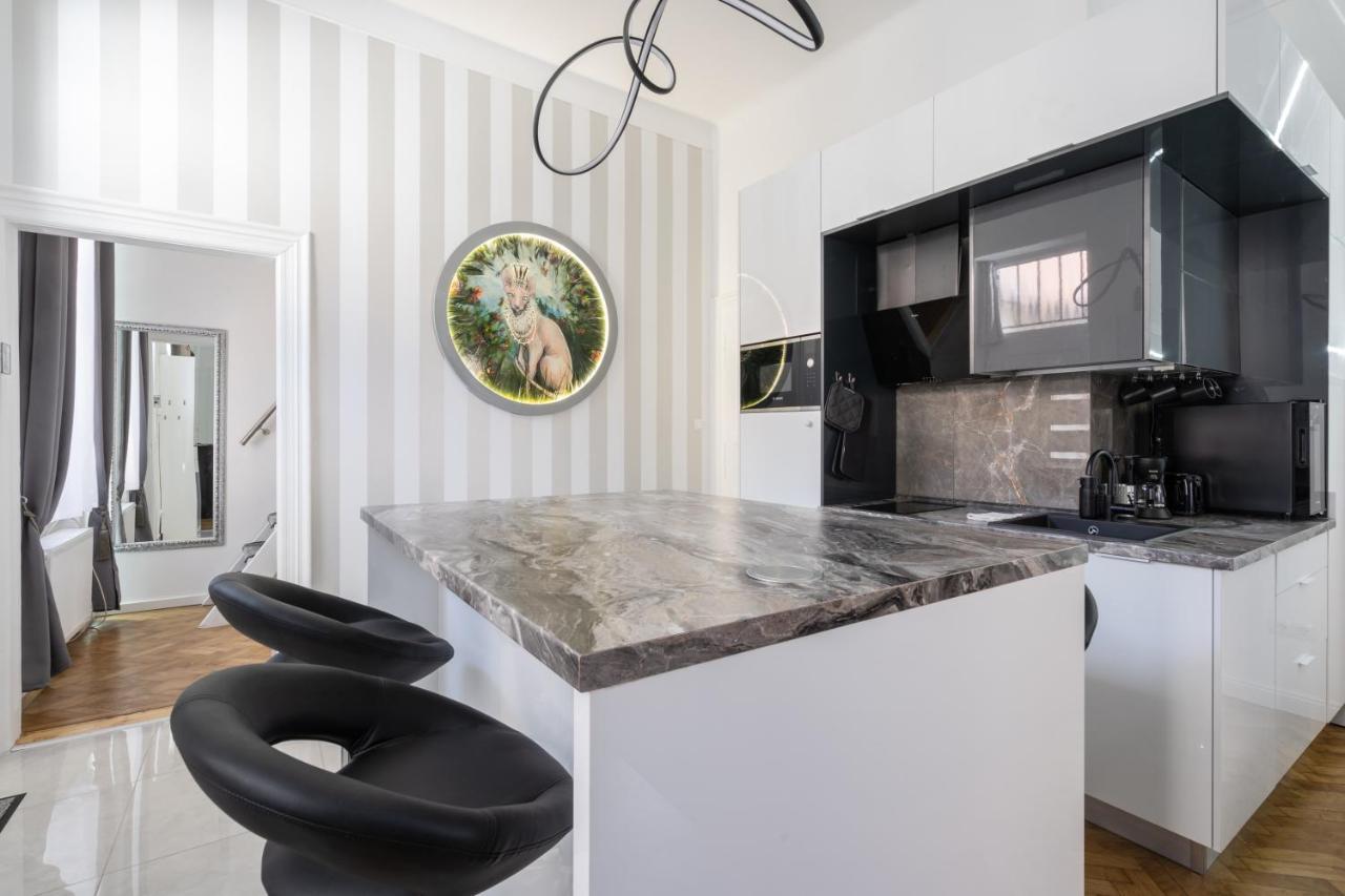 Galaxy Cube Apartment Budapest Luaran gambar